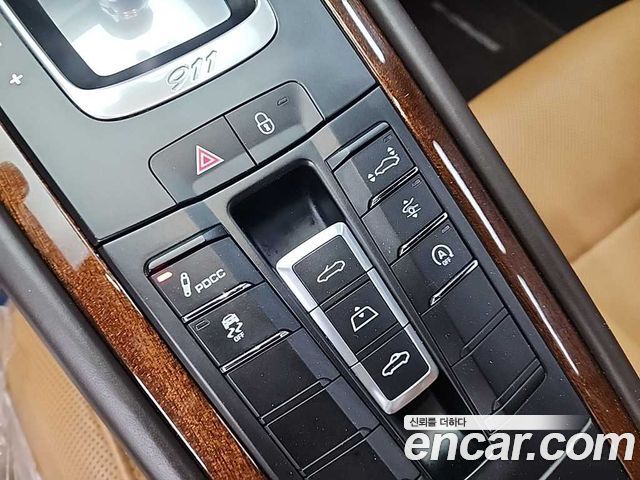 PORSCHE 911 Turbo S Cabriolet 2018 - photo 17 - Import Corée du Sud | International Cars