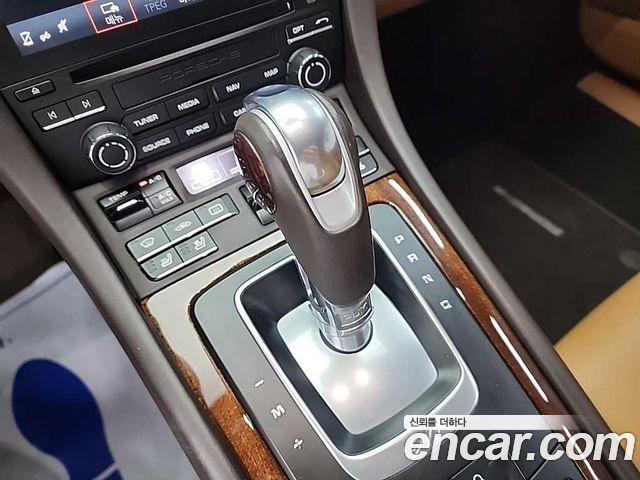 PORSCHE 911 Turbo S Cabriolet 2018 - photo 8 - Import Corée du Sud | International Cars