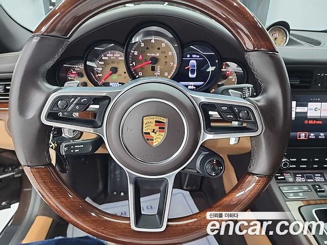 PORSCHE 911 Turbo S Cabriolet 2018 - photo 9 - Import Corée du Sud | International Cars