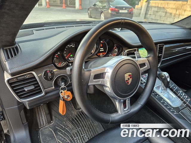PORSCHE Panamera 4.8 GTS 2013 - photo 13 - Import Corée du Sud | International Cars