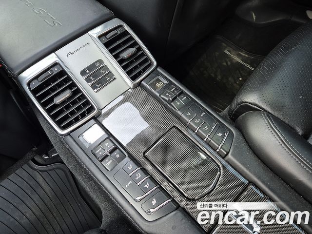 PORSCHE Panamera 4.8 GTS 2013 - photo 14 - Import Corée du Sud | International Cars
