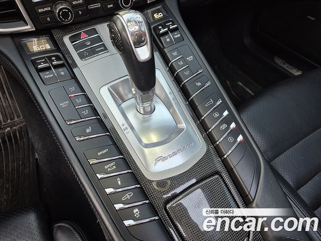 PORSCHE Panamera 4.8 GTS 2013 - photo 15 - Import Corée du Sud | International Cars