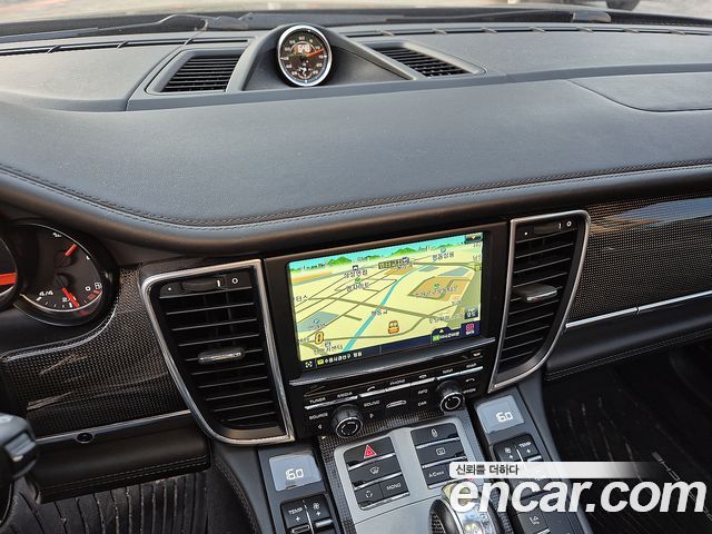 PORSCHE Panamera 4.8 GTS 2013 - photo 16 - Import Corée du Sud | International Cars