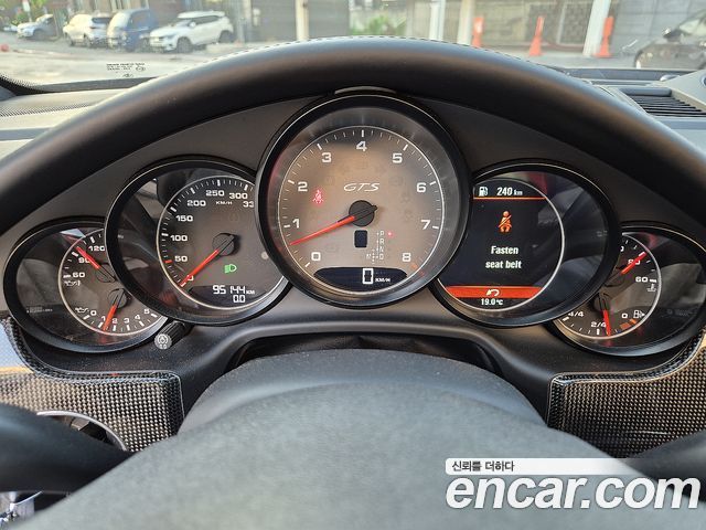 PORSCHE Panamera 4.8 GTS 2013 - photo 17 - Import Corée du Sud | International Cars