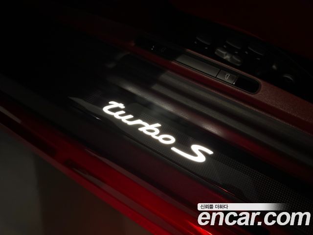 PORSCHE 911 Turbo S Cabriolet 2017 - photo 17 - Import Corée du Sud | International Cars