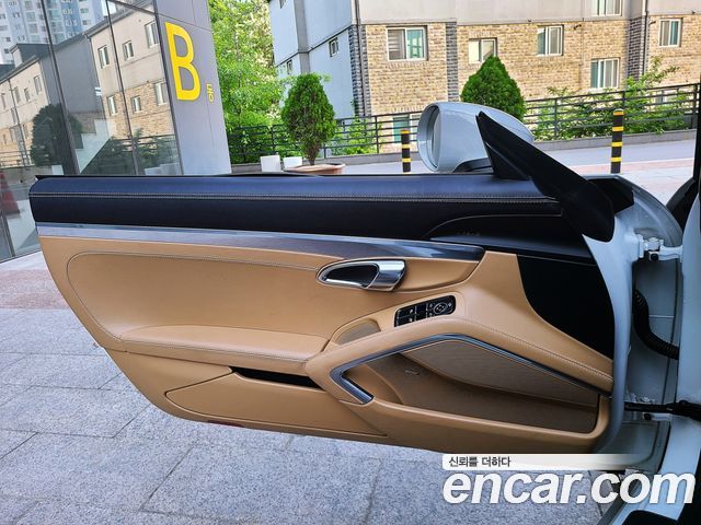 PORSCHE 718 Boxster 2.5 GTS 2018 - photo 16 - Import Corée du Sud | International Cars