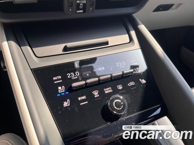PORSCHE Macan EV 4S 2025 - photo 13 - Import Corée du Sud | International Cars