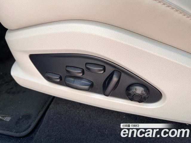 PORSCHE Macan EV 4S 2025 - photo 16 - Import Corée du Sud | International Cars
