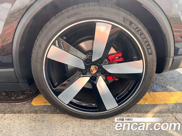 PORSCHE Macan EV 4S 2025 - photo 5 - Import Corée du Sud | International Cars