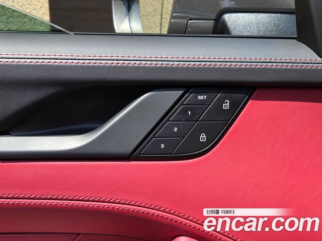 PORSCHE 911 (992) Targa 4 GTS 2024 - photo 10 - Import Corée du Sud | International Cars
