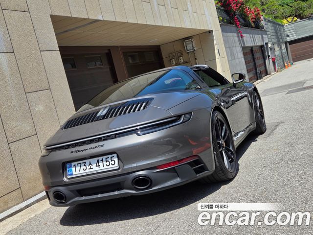 PORSCHE 911 (992) Targa 4 GTS 2024 - photo 20 - Import Corée du Sud | International Cars