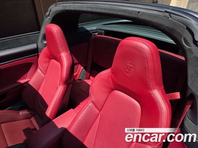 PORSCHE 911 (992) Targa 4 GTS 2024 - photo 9 - Import Corée du Sud | International Cars