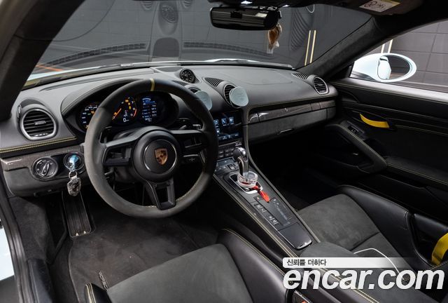 PORSCHE 718 Cayman 4.0 GT4 2022 - photo 8 - Import Corée du Sud | International Cars