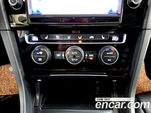 VOLKSWAGEN 골프 7세대 1.4 TSI Premium 2014 - photo 15 - Import Corée du Sud | International Cars
