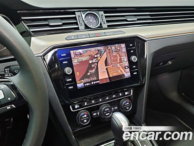 VOLKSWAGEN 아테온 2.0 TDI 프레스티지 4모션 2020 - photo 12 - Import Corée du Sud | International Cars