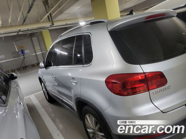 VOLKSWAGEN 티구안 2.0 TDI Premium 2014 - photo 4 - Import Corée du Sud | International Cars