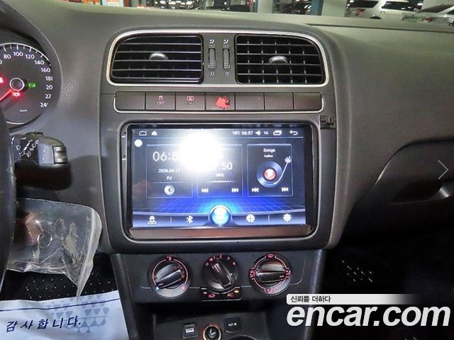 VOLKSWAGEN 폴로 1.6 TDI R-Line 2014 - photo 11 - Import Corée du Sud | International Cars