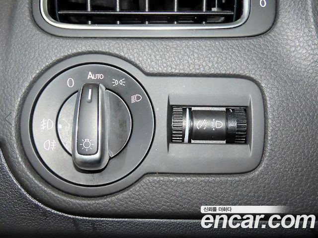 VOLKSWAGEN 폴로 1.6 TDI R-Line 2014 - photo 13 - Import Corée du Sud | International Cars