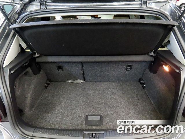 VOLKSWAGEN 폴로 1.6 TDI R-Line 2014 - photo 17 - Import Corée du Sud | International Cars
