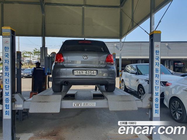 VOLKSWAGEN 폴로 1.6 TDI R-Line 2014 - photo 2 - Import Corée du Sud | International Cars