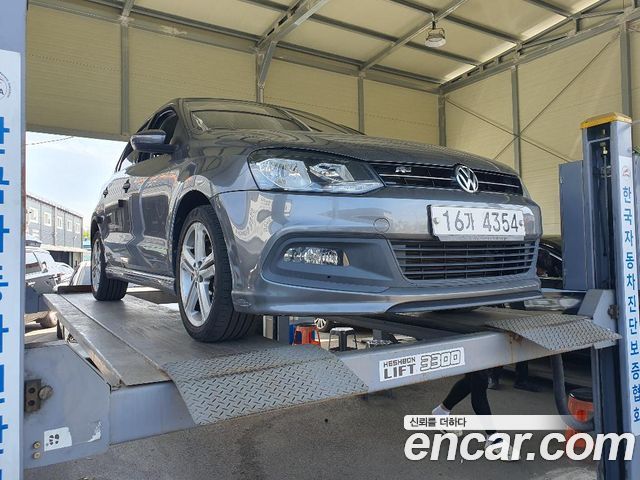 VOLKSWAGEN 폴로 1.6 TDI R-Line 2014 - photo 4 - Import Corée du Sud | International Cars