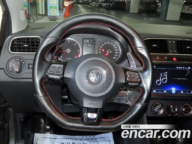 VOLKSWAGEN 폴로 1.6 TDI R-Line 2014 - photo 8 - Import Corée du Sud | International Cars