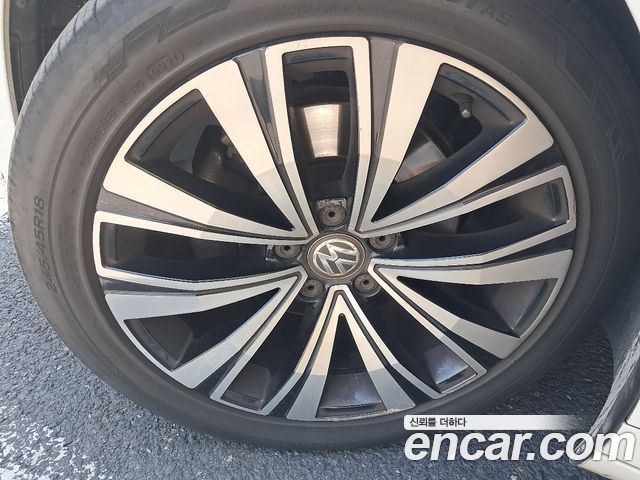 VOLKSWAGEN 아테온 2.0 TDI Premium 2019 - photo 10 - Import Corée du Sud | International Cars