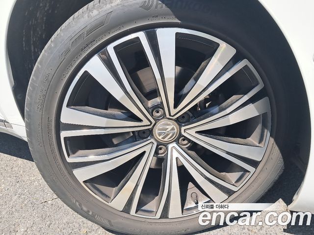 VOLKSWAGEN 아테온 2.0 TDI Premium 2019 - photo 13 - Import Corée du Sud | International Cars