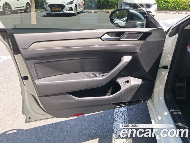VOLKSWAGEN 아테온 2.0 TDI Premium 2019 - photo 14 - Import Corée du Sud | International Cars