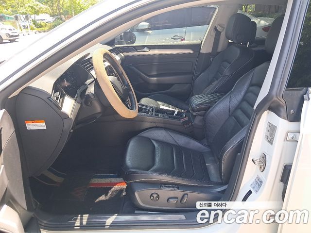 VOLKSWAGEN 아테온 2.0 TDI Premium 2019 - photo 15 - Import Corée du Sud | International Cars