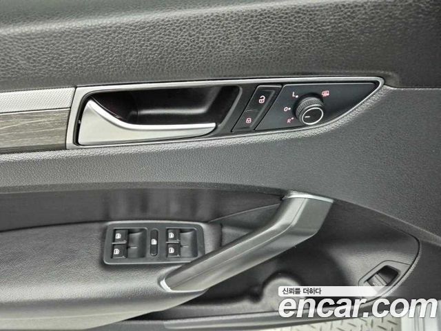VOLKSWAGEN 파사트 2.0 TSI 2018 - photo 18 - Import Corée du Sud | International Cars