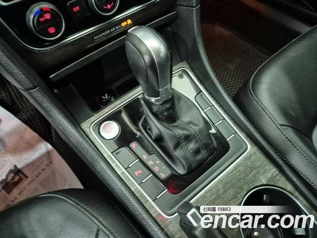 VOLKSWAGEN 파사트 2.0 TSI 2018 - photo 8 - Import Corée du Sud | International Cars