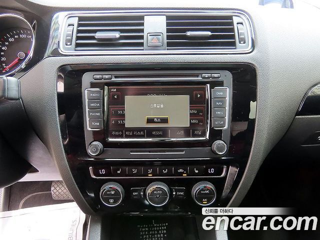 VOLKSWAGEN 제타 2.0 TDI 블루모션 Premium 2015 - photo 13 - Import Corée du Sud | International Cars