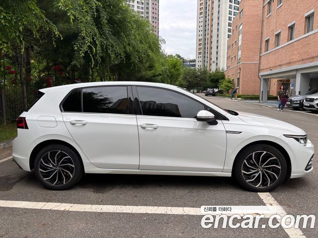 VOLKSWAGEN 골프 8세대 2.0 TDI 프레스티지 2023 - photo 2 - Import Corée du Sud | International Cars