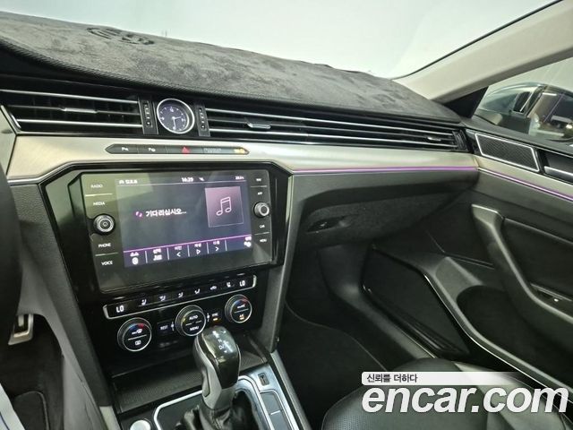 VOLKSWAGEN 아테온 2.0 TDI Premium 2020 - photo 10 - Import Corée du Sud | International Cars