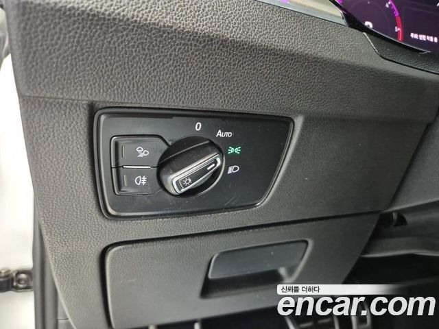 VOLKSWAGEN 아테온 2.0 TDI Premium 2020 - photo 17 - Import Corée du Sud | International Cars