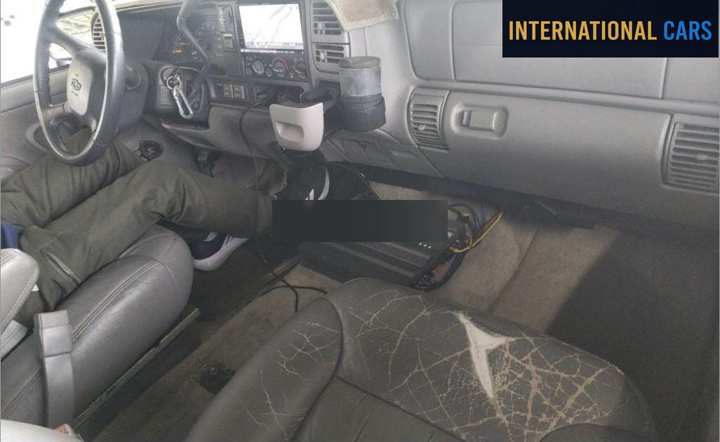 CHEVROLET SUBURBAN 4WD 2004 - photo 3 - Import Japon | International Cars