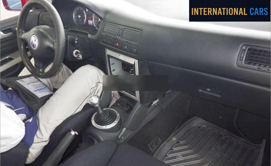 VOLKSWAGEN GOLF 3D 4WD R32 2003 - photo 3 - Import Japon | International Cars